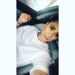 Meet your Posher, Claudia